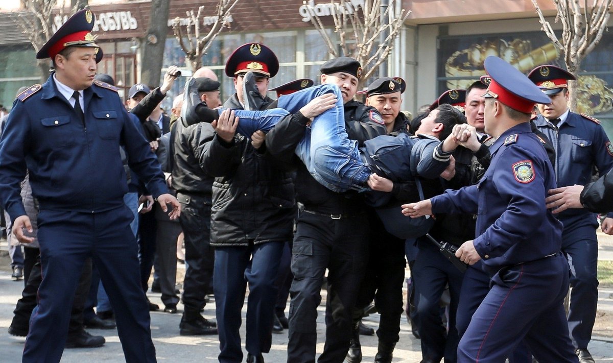 Kazachstane per protestus sulaikyti per 20 žmonių