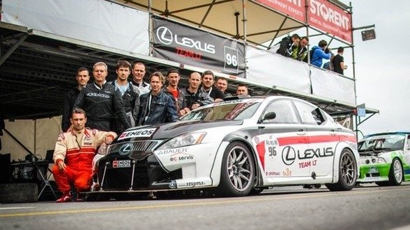 „Lexus Team LT“: tik lyderiai privalo taupyti sekundės dalis