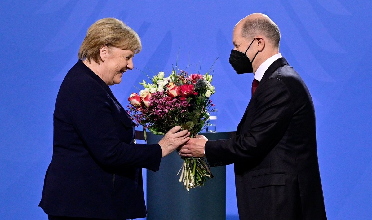 Olafas Scholzas ir Angela Merkel