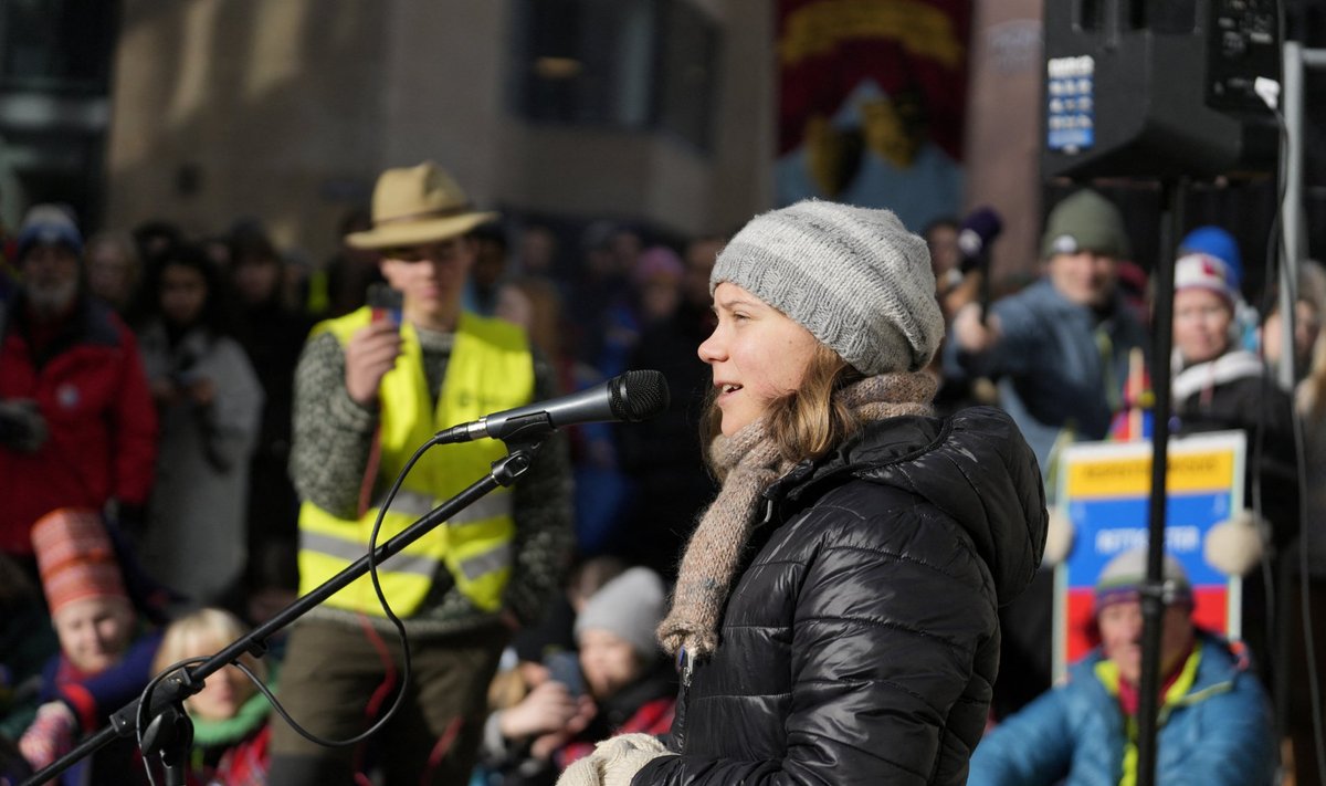 Švedijos klimato kaitos aktyvistė Greta Thunberg kalba per demonstraciją, susijusią su akcija prieš vėjo jėgaines Fosene, Osle, Norvegijoje, 2023 m. kovo 2 d.