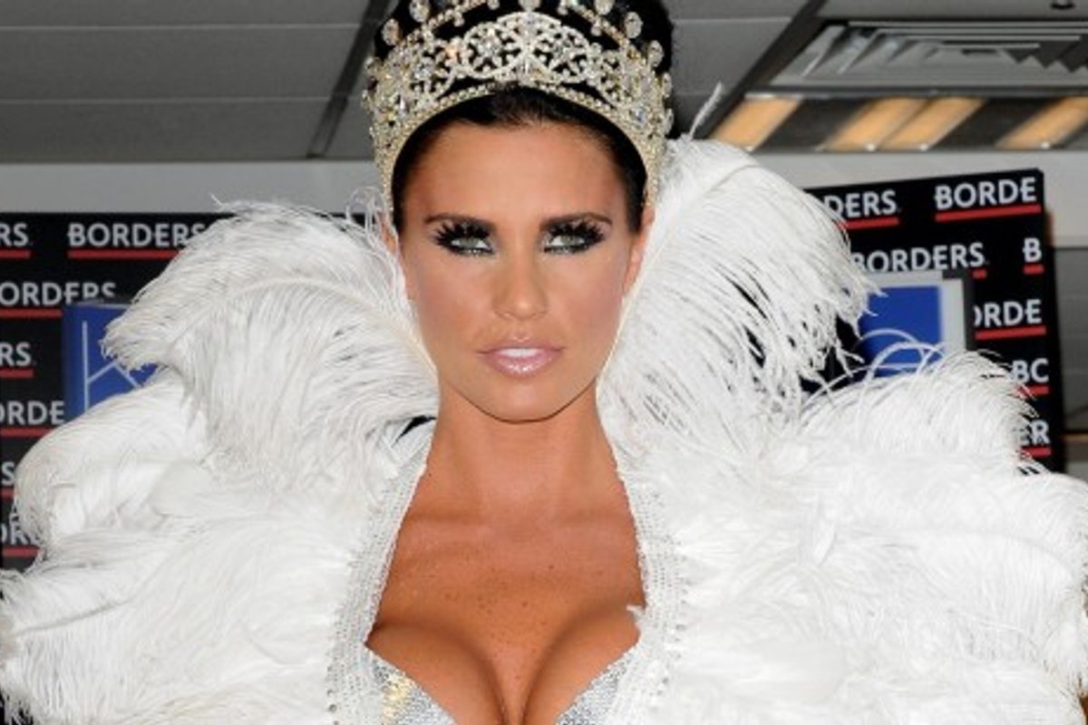 Katie Price Jordan Pakeis Pamel Anderson Gelb toj Seriale FOTO katie-price-jordan-pakeis-pamel-anderson-gelb-toj-seriale-foto