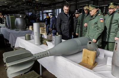 Rusijoje pradėta masinė itin galingų aviacinių bombų gamyba