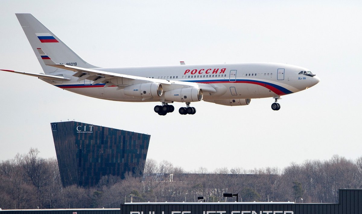 Lėktuvas leidžiasi pasiimti Rusijos diplomatų