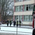 Vilniaus J.Basanavičiaus gimnazijoje uždūmintos patalpos, evakuoti vaikai