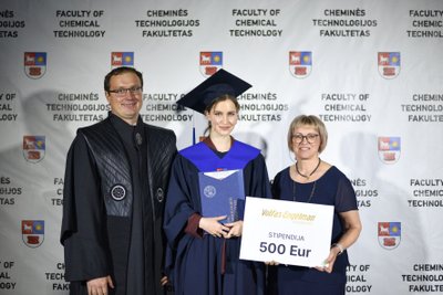 Simona Gasiūnaitė (viduryje)
