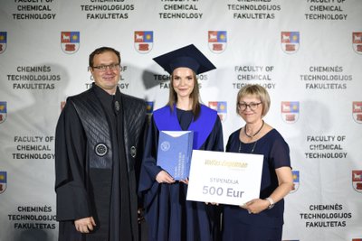 Toma Bučaitė (viduryje)