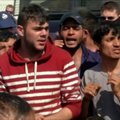 Migrantų protestai pasienio stovykloje ir reikalavimai atverti sieną