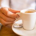 Dietologas patarė, kada gerti kavą, kad kofeino poveikis būtų stipresnis, o skrandis neapsunktų