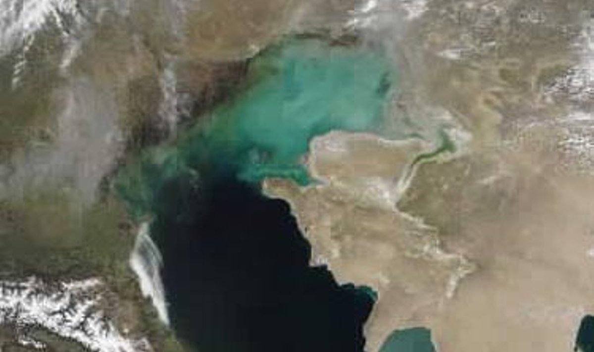 NASA palydovo nuotraukoje - Kaspijos jūra ir Kaukazo kainai.