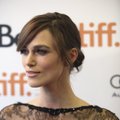 S. Miller, J. Law. Cumberbatch'as ir nėščia K. Knightley siunčia jums kalėdinius sveikinimus