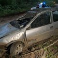 Prie Vilniaus „Opel“ vertėsi ir rėžėsi į medį, 15-mečio būklė labai sunki, jis reanimuojamas