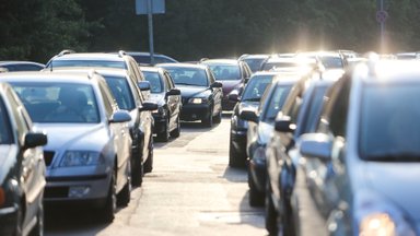 Vasarį lietuviai kone penktadaliu dažniau domėjosi naudotais automobiliais