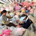 Kinai plastikinių maišelių naudojimą sumažino perpus