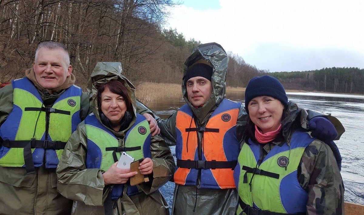 Balsių progimnazijos pedagogai tvarkė upių ir ežerų pakrantes. Foto / Mantas Kranauskas