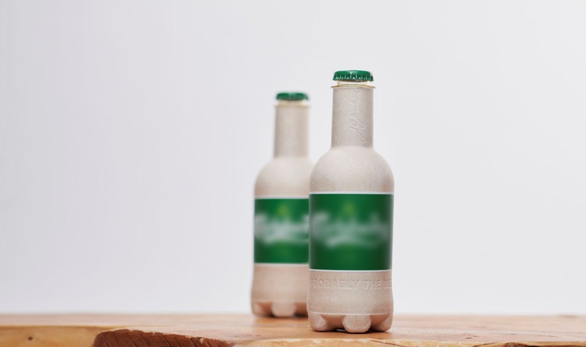  Išorinį butelio apvalkalą sudaro tvarios medienos pluostas (Carlsberg nuotr.)
