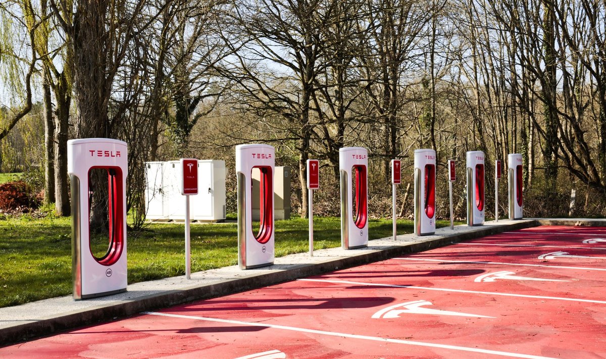 "Tesla" įkrovos stotelė "Supercharger" (asociatyvi nuotr.)