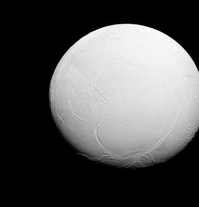 "Cassini" zondo nufotografuotas Enceladas