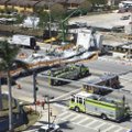 Majamyje sugriuvus naujai pastatytam pėsčiųjų viadukui žuvo keturi žmonės