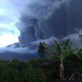 Indonezijoje išsiveržusio ugnikalnio aukų skaičius išaugo iki 13