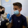 Izraelis pradeda visų pažeidžiamų pilnamečių skiepijimą ketvirtąja doze
