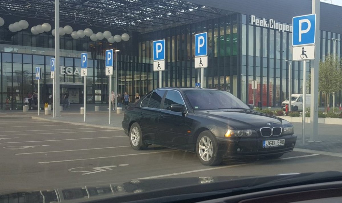 BMW parkavimosi ypatumai