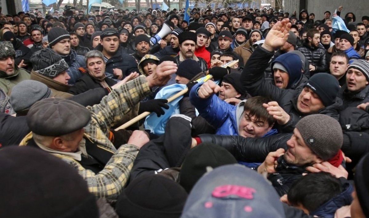 Kryme – V. Janukovyčiaus gerbėjų ir opozicijos susidūrimas