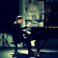 Vienas garsiausių šių laikų pianistų Kevinas Kenneris – apie europietiškas vertybes, karą ir globojamą ukrainiečių šeimą