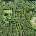 Didžiausias pasaulyje kukurūzų labirintas pažymi Jameso Bondo 60-ąjį jubiliejų