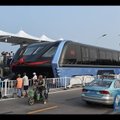 Įspūdingas kinų autobusas: genialus išradimas ar meistriška afera?
