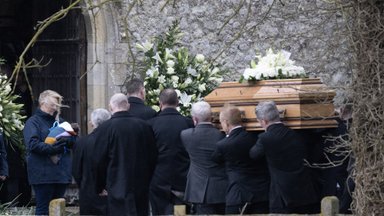 Tiktokeris inscenizavo savo mirtį ir pasirodė per savo laidotuves: makabriška išdaiga turėjo būti pamoka jo šeimai