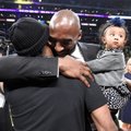 Los Andžele pagerbtas Kobe Bryantas neišvydo dramatiško „Lakers“ ir „Warriors“ mačo pabaigos