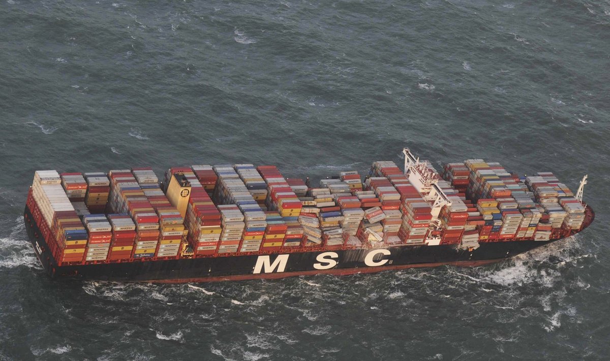 Šiaurės jūroje laivas pametė potencialiai pavojingą krovinį