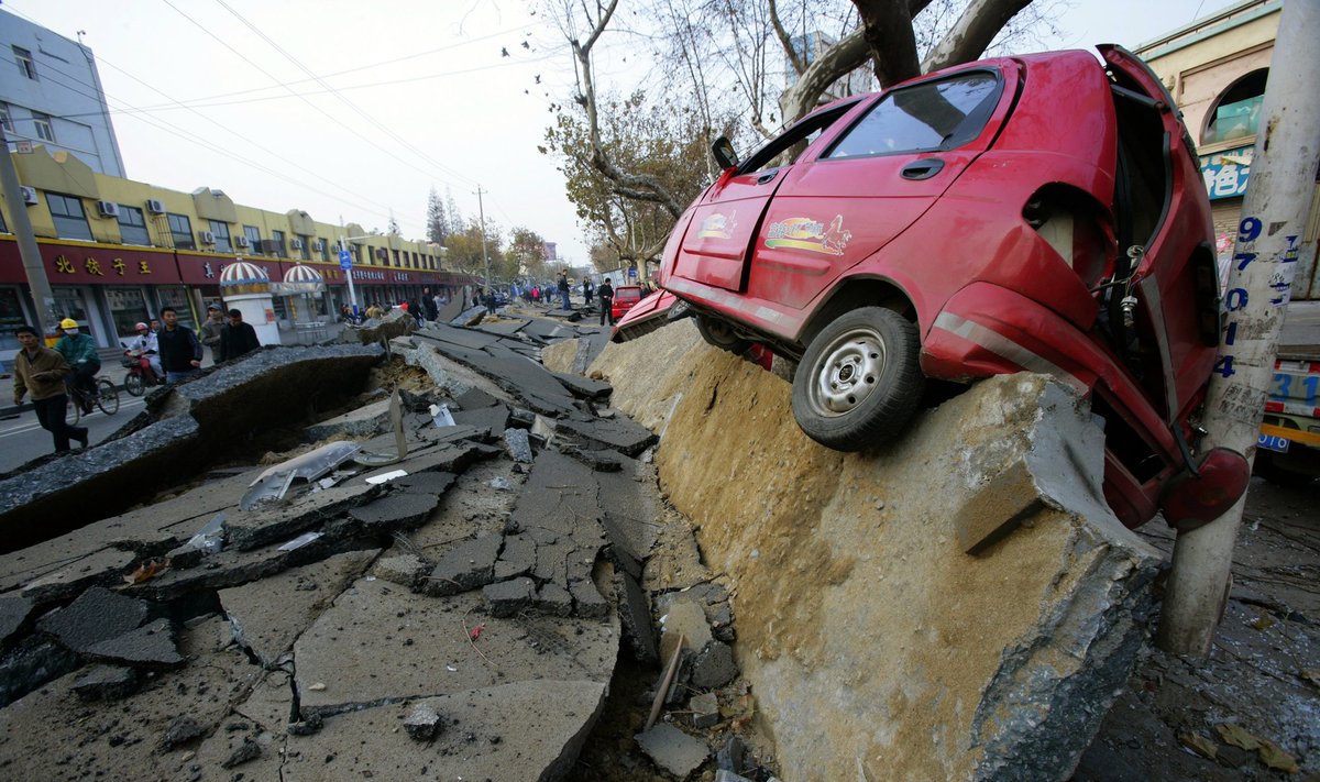 Kinijoje įvyko žemės drebėjimas ir sprogo naftotiekis