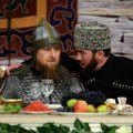 R. Kadyrovas pažymėjo Čečėnijos moters dieną apsivilkęs šarvus