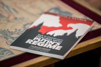 Davido Kramerio knyga „Atgal prie sulaikymo: Kova su Putino režimu“