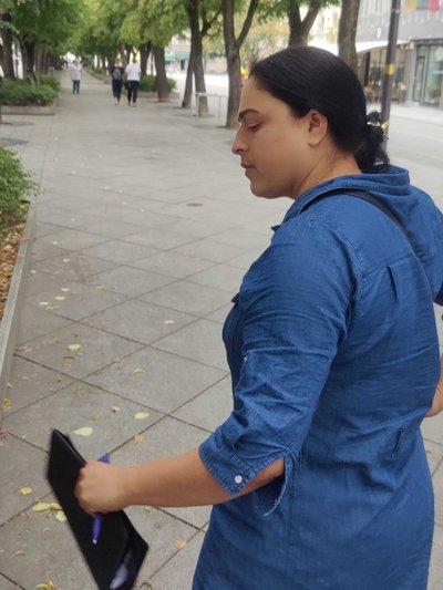 Skaitytojos atsiųstos nuotraukos dėl Laisvės alėjoje išmaldos prašančios moters