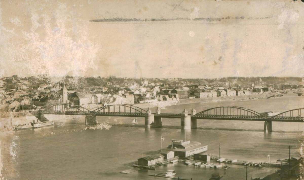 Senamiesčio panorama su tarpukariu pastatytu Vytauto Didžiojo (Aleksoto) tiltu per Nemuną, 1931 m. // Maironio lietuvių literatūros muziejaus (LIMIS) nuotr.