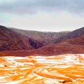 Įspūdingas gamtos reginys: Sacharos dykumoje per 40 metų pirmą kartą prisnigo