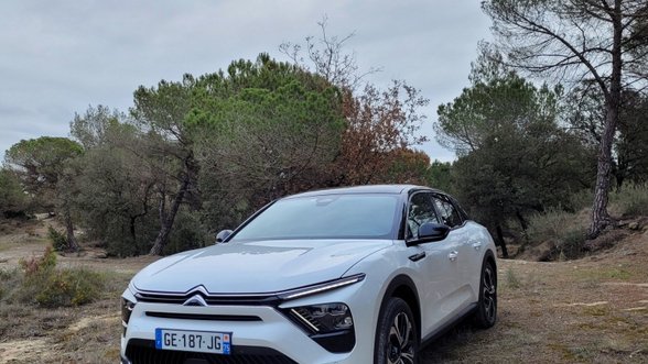 Naujo „Citroën C5 X“ testas: flagmanas norintiems išsiskirti