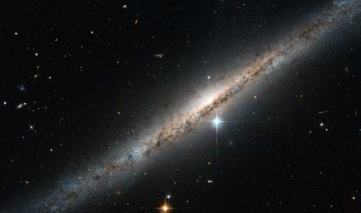  Спиральная галактика ESO 121-6 