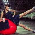 Dizainerė moterų bėgimui pasipuoš suknele iš mankštos kilimėlių