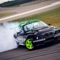 Į drifto trasą – su BMW Z3 kabrioletu: po finišo „spjaudėsi“ liepsnomis