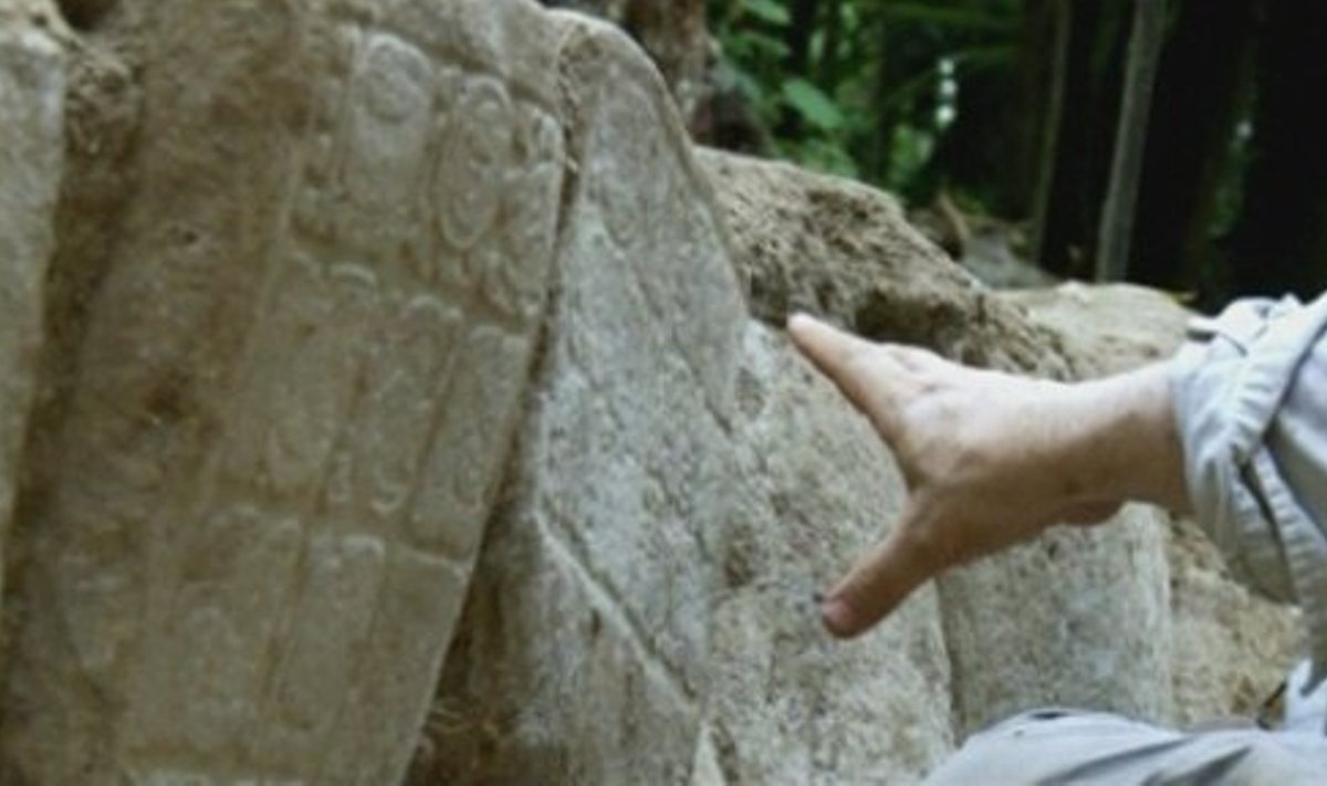 Akmeninių laiptų raižinys Gvatemaloje primena apie majų kalendoriaus pasaulio pabaigą