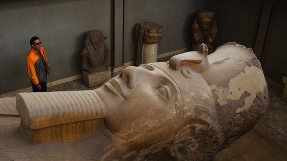 Luksore rasta faraono Amenchotepo III statula
