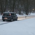 Eismo sąlygos – sudėtingos: Lietuvos kelius padengė sniegas ir plikledis
