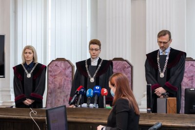 Teisėjai Jurgita Kolyčienė (kairėje), Nijolė Žimkienė ir Ugnius Trumpulis
