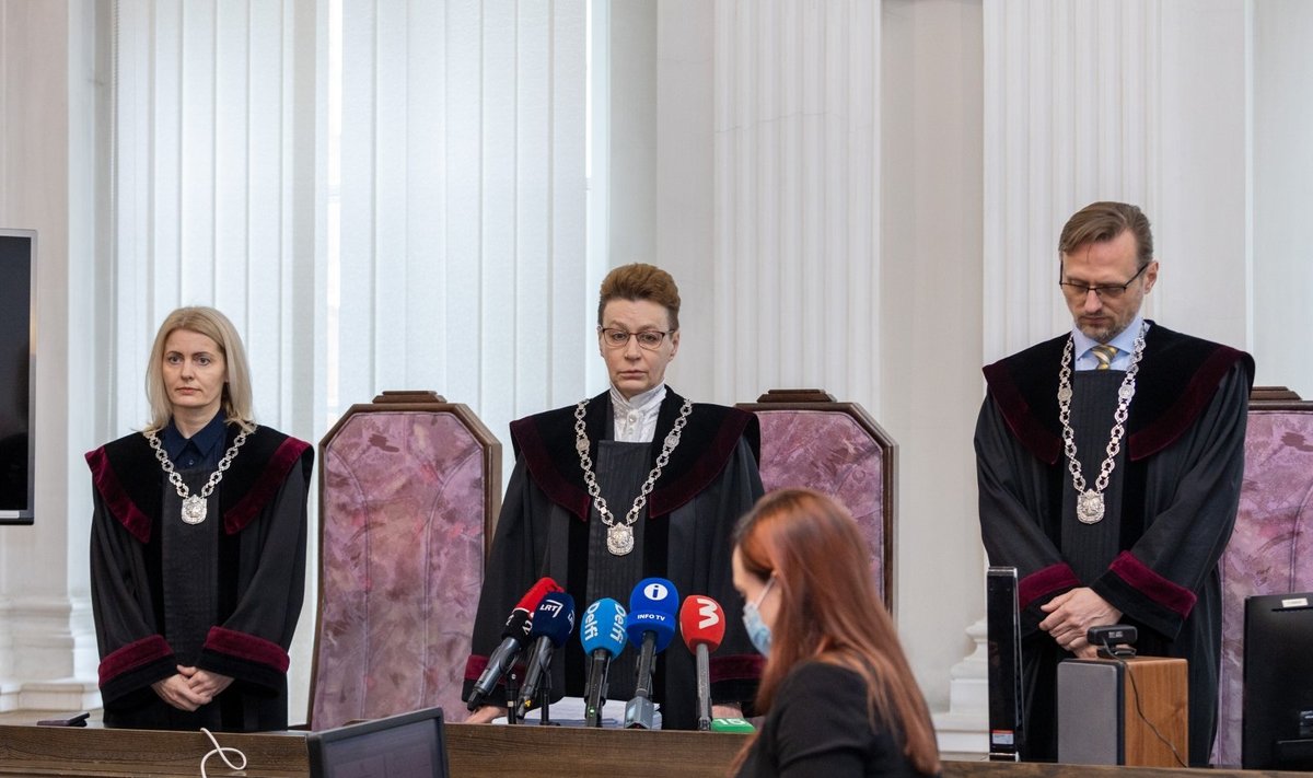 Teisėjai Jurgita Kolyčienė (kairėje), Nijolė Žimkienė ir Ugnius Trumpulis
