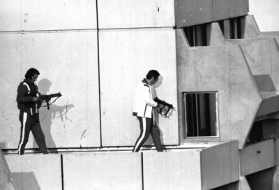 1972 metų rugsėjo 5 dieną palestiniečių grupuotės „Juodais rugsėjis“ nariai užpuolė Izraelio olimpinės rinktinės narius per olimpiadą Miunchene