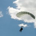 Alytaus pareigūnai ieško, kam parūpo parašiutininkų įranga