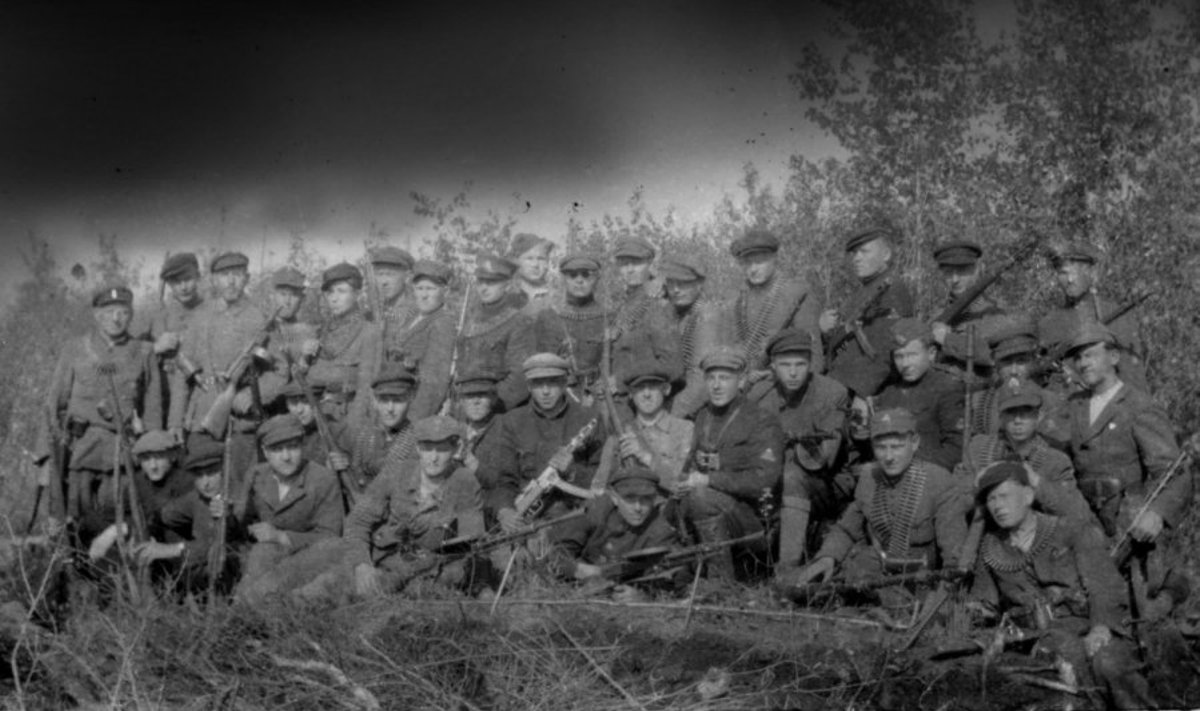 Paliose veikę Varniškių ir „Muškietininkų“ būrių partizanai. 1945 m. balandis